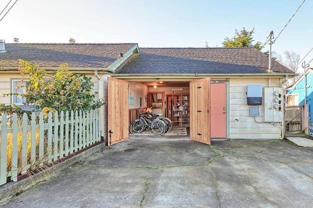 Downtown Digs-Sauna, Hot Tub, Bikes - Fun Times! 阿克塔 外观 照片