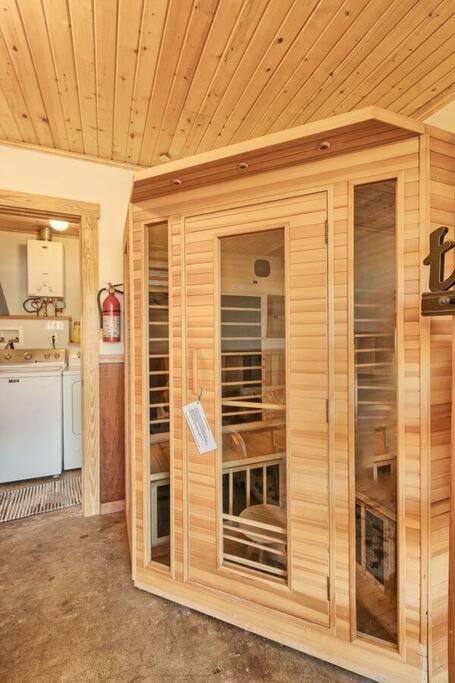 Downtown Digs-Sauna, Hot Tub, Bikes - Fun Times! 阿克塔 外观 照片